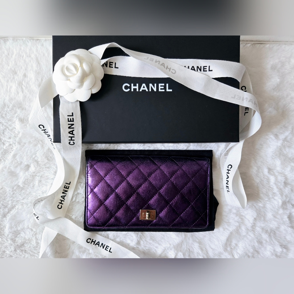 Chanel 2.55 Matelasse Lambskin Wallet In Metallic Purple